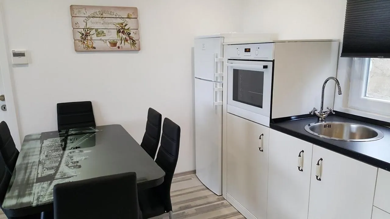 Holiday Home Smokvica Vlasici